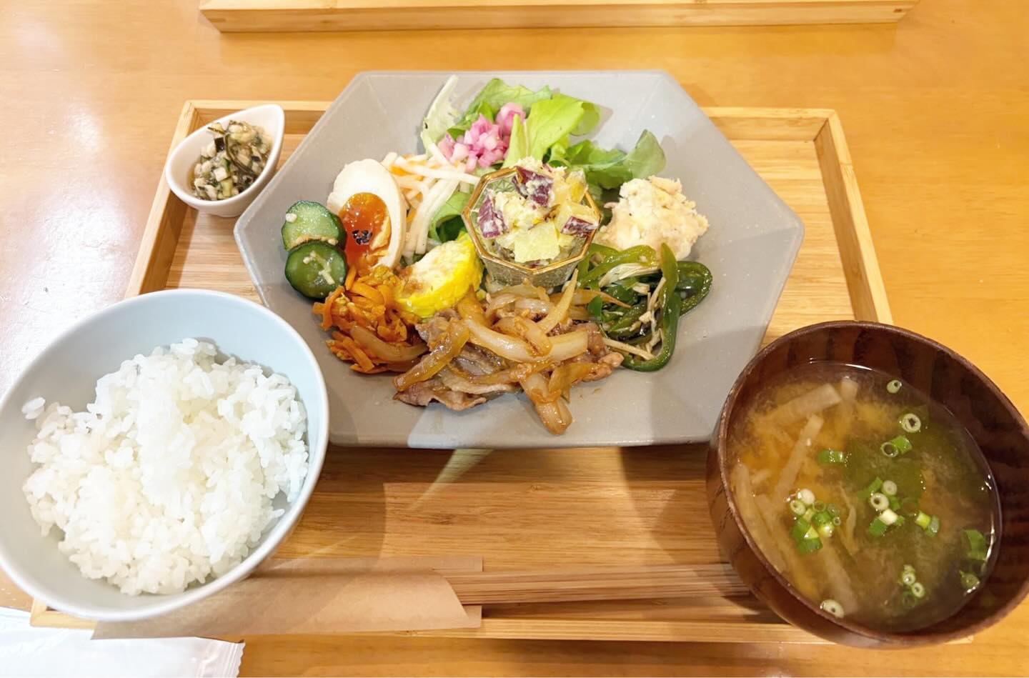 尾道市土堂2丁目の「荒神堂カフェ希望峰」さんへ。
ランチをいただきました。とさ。

#尾道
#ランチ
#荒神堂カフェ喜望峰