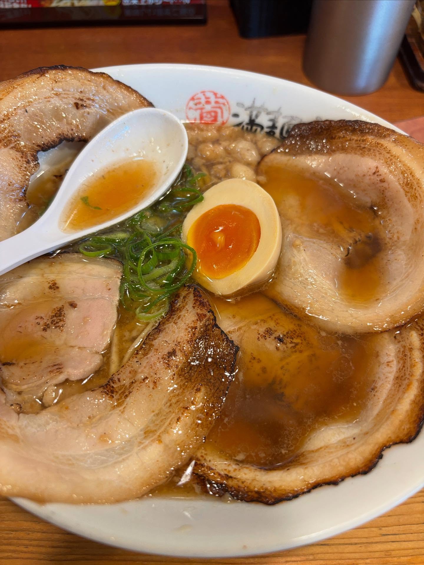 先日のこと。
福山市内を走行中、ラーメンの口になり満麺亭さんへ。
ボリュームたっぷりでした🍜
#福山市
#ラーメン
#ラーメン満麺亭